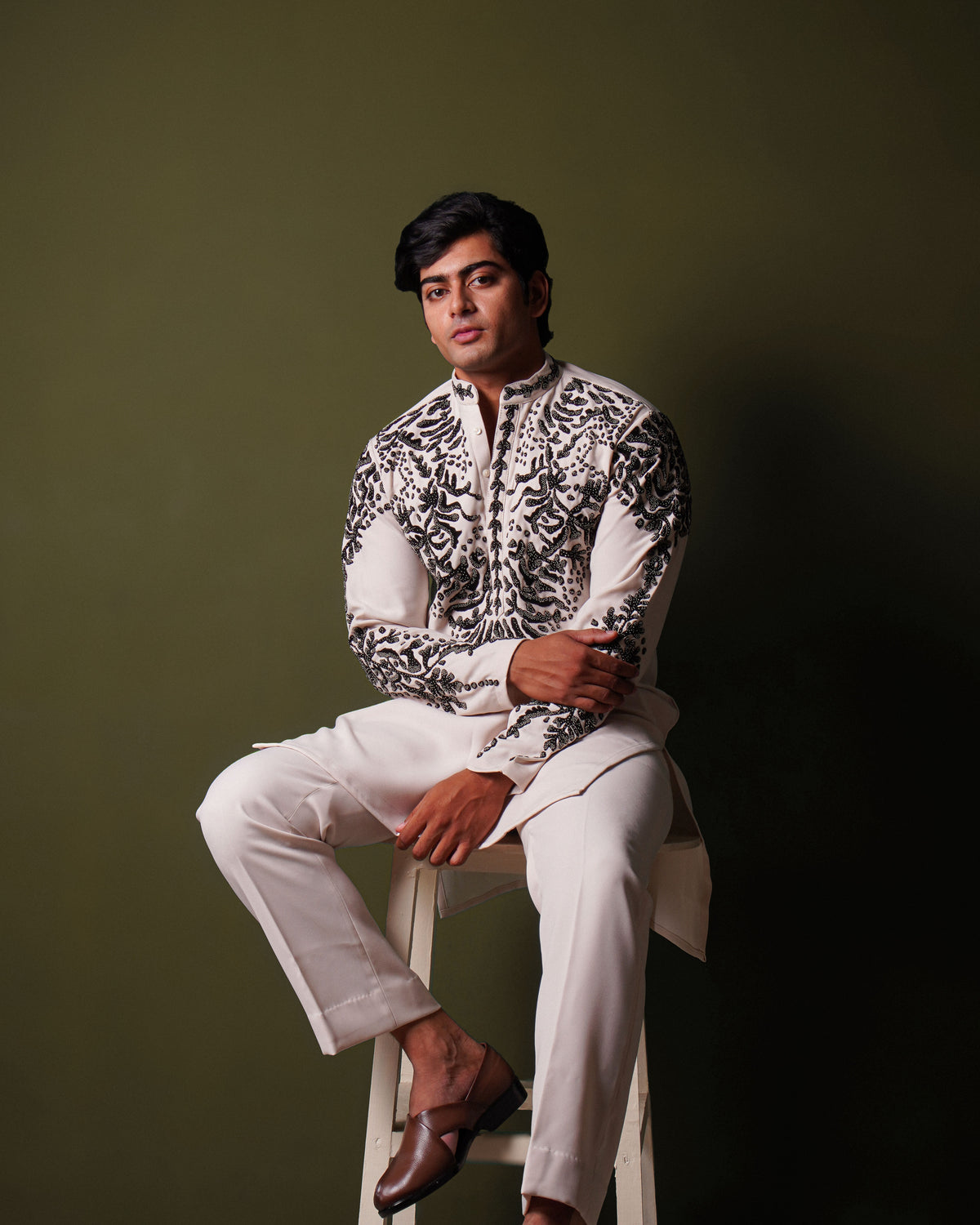 Noir Crest Off-white Embroidered Kurta Set