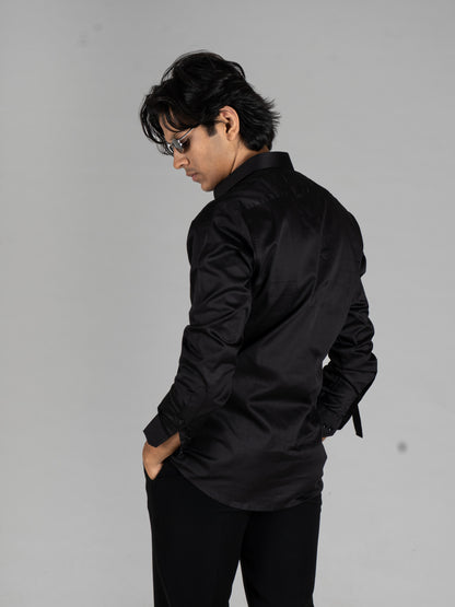 SLEEVE BUCKLE BLACK SHIRT