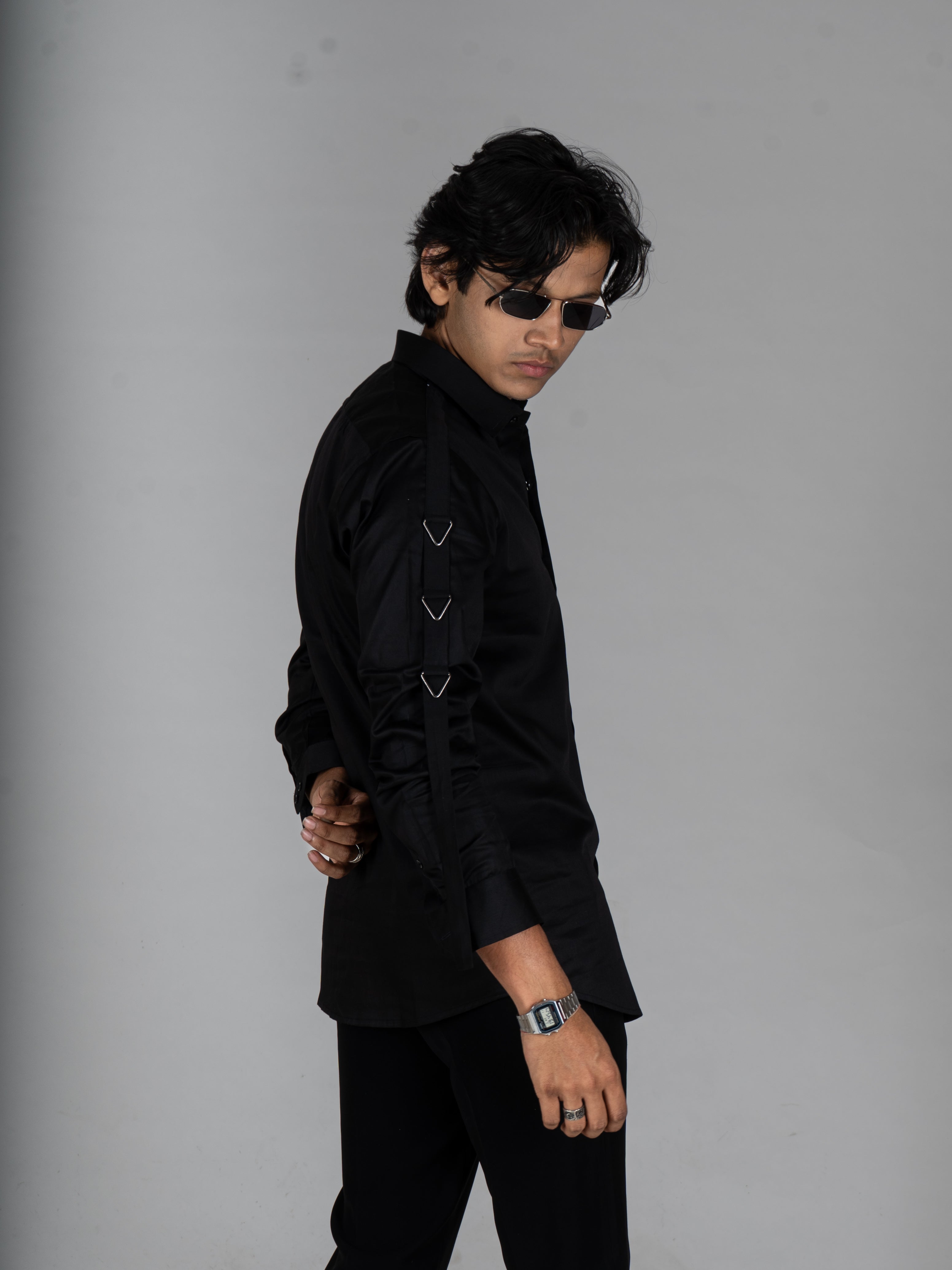 SLEEVE BUCKLE BLACK SHIRT - Menoir