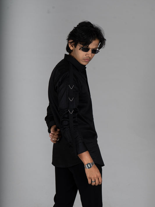 SLEEVE BUCKLE BLACK SHIRT