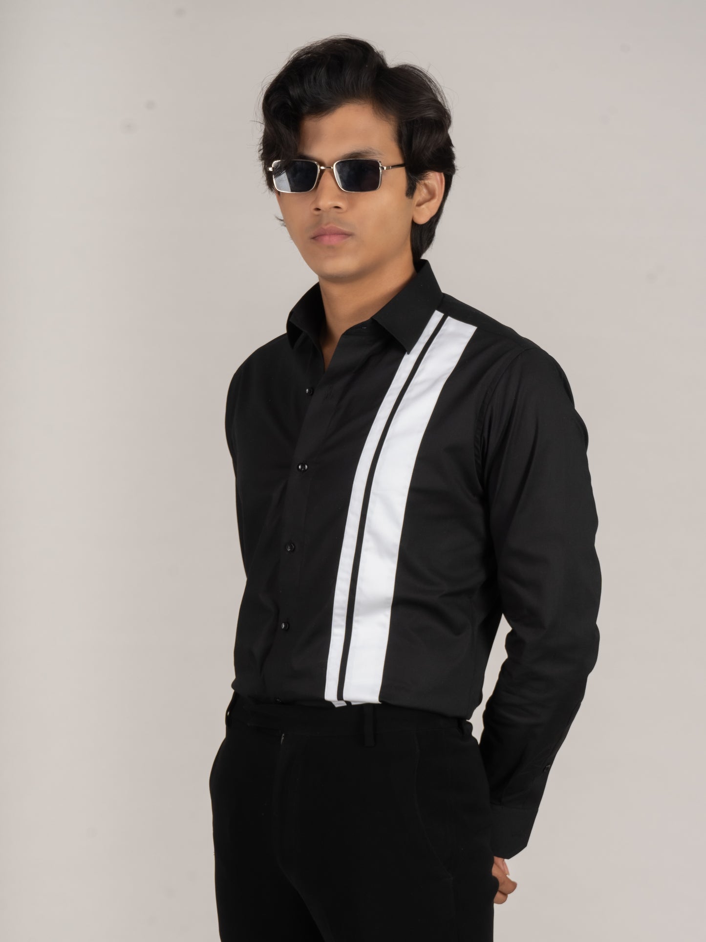 PLAIN STRIPE BLACK SHIRT