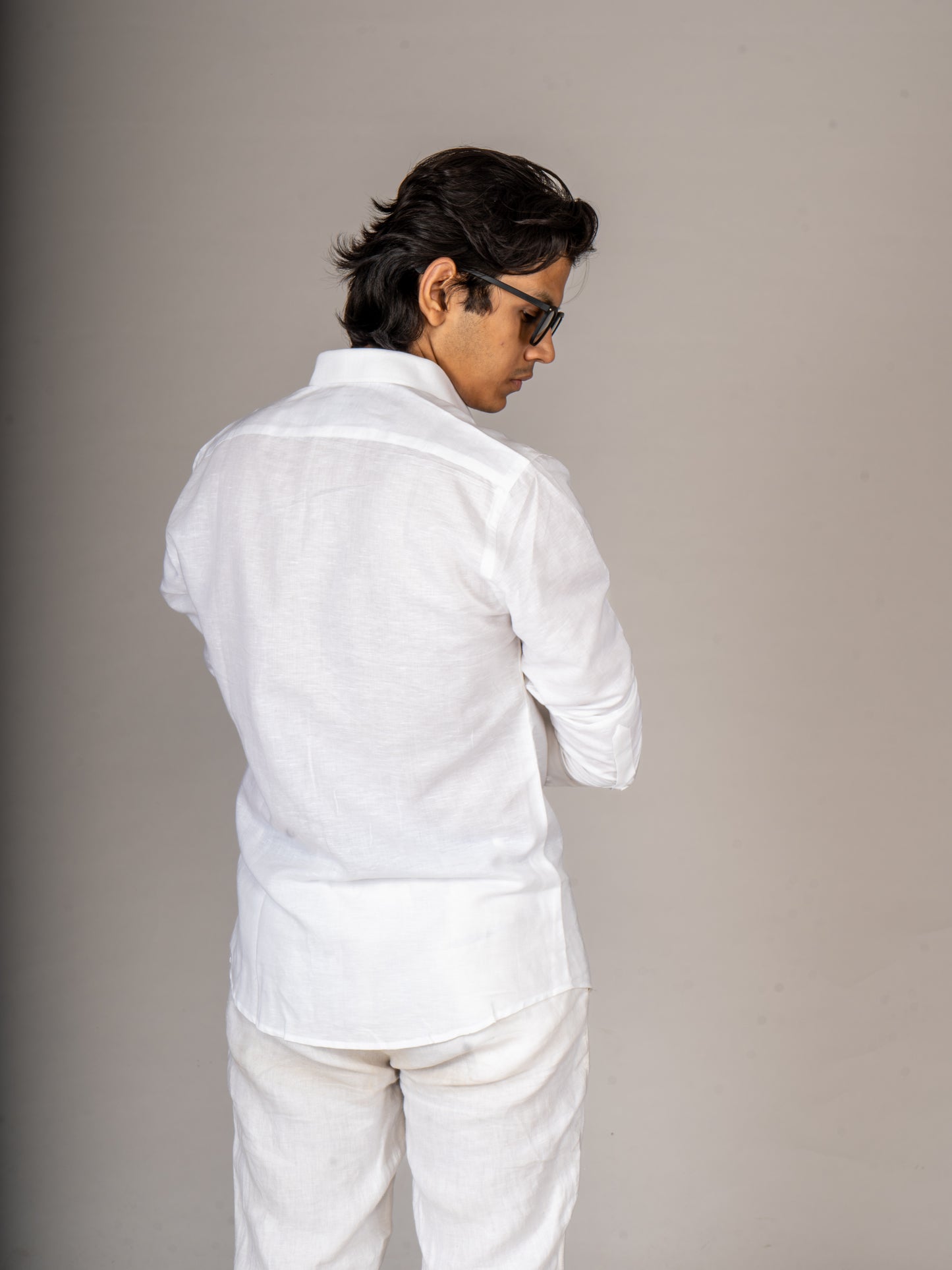 MN01 WHITE LINEN SHIRT