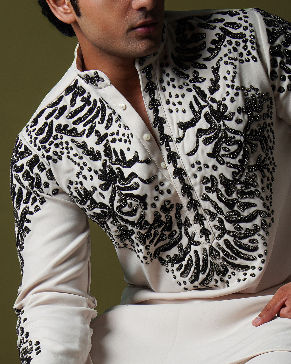 Noir Crest Off-white Embroidered Kurta Set